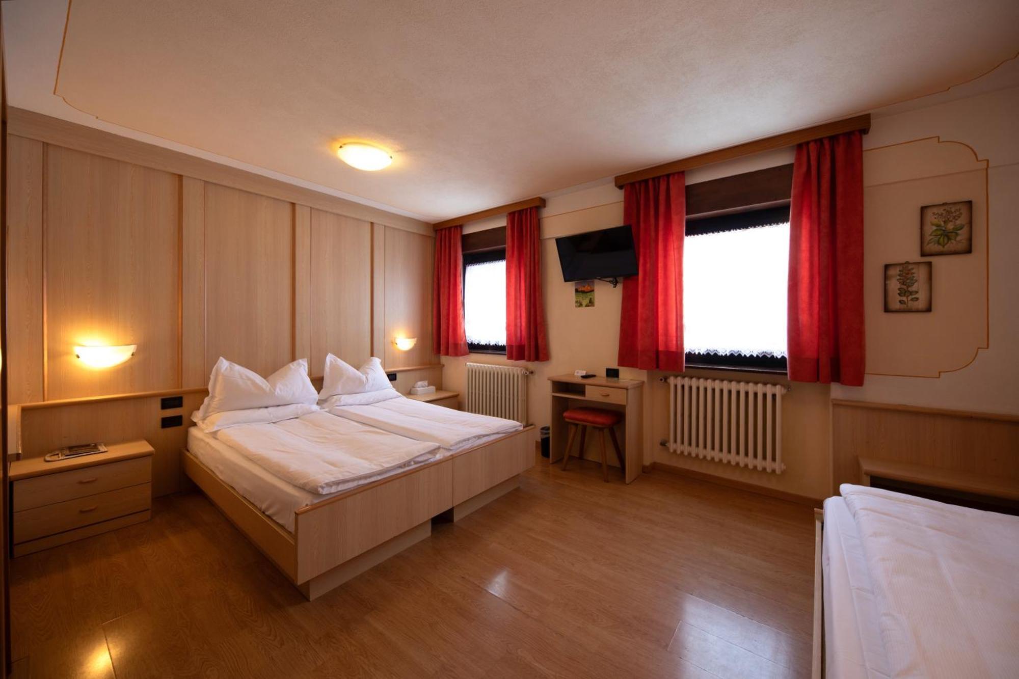 Albergo Venezia Пассо-Ролле Экстерьер фото
